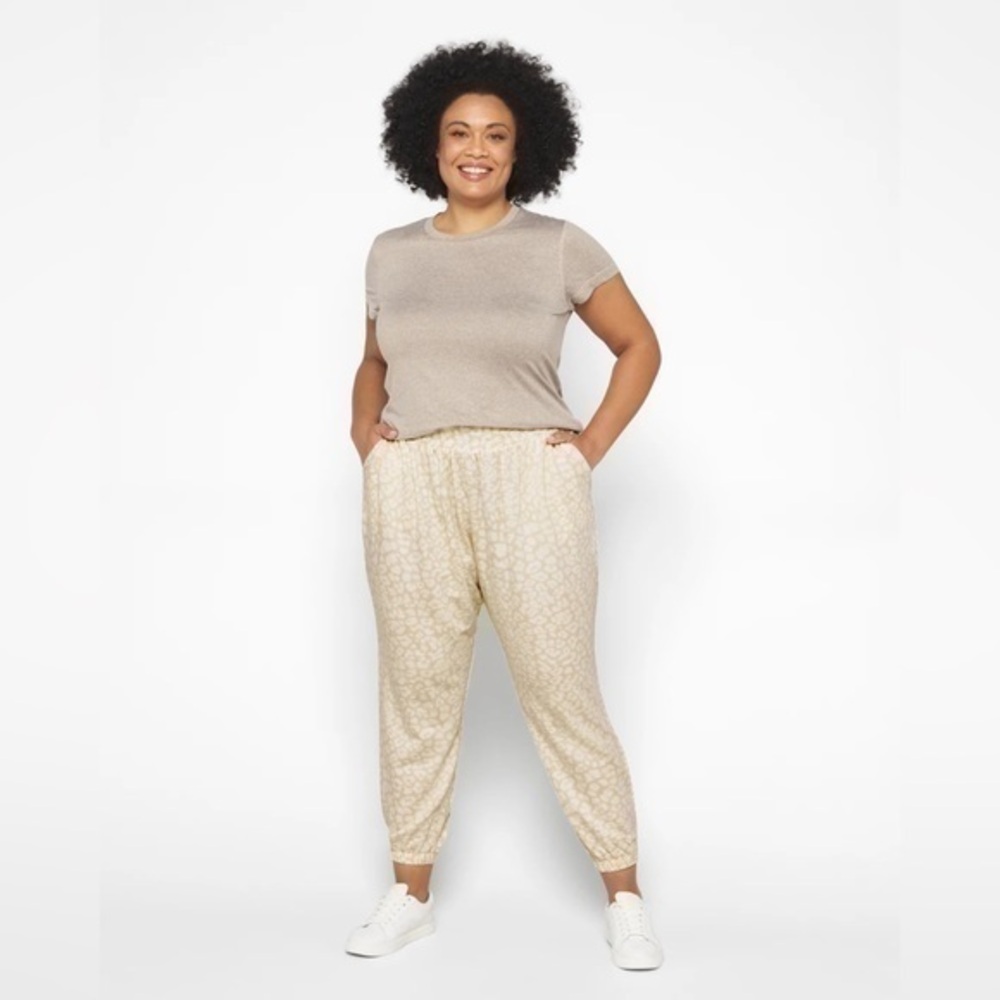 Glyder Powder Oatmilk Leopard ISOSOF Cozy Joggers Sz. 1X NWT!
